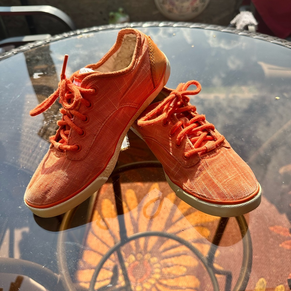 🧡🧡UGG Orange and Beige Footwear